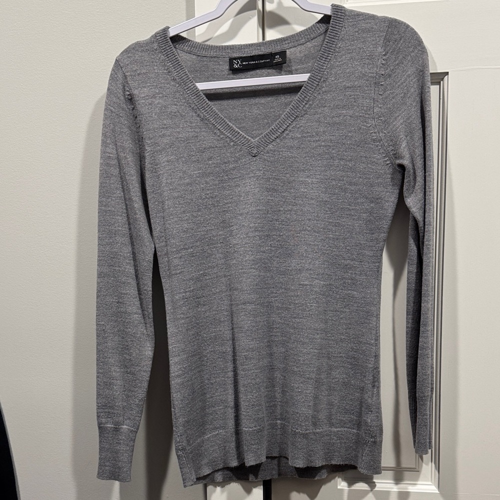 New York & Company Gray V-Neck Sweater